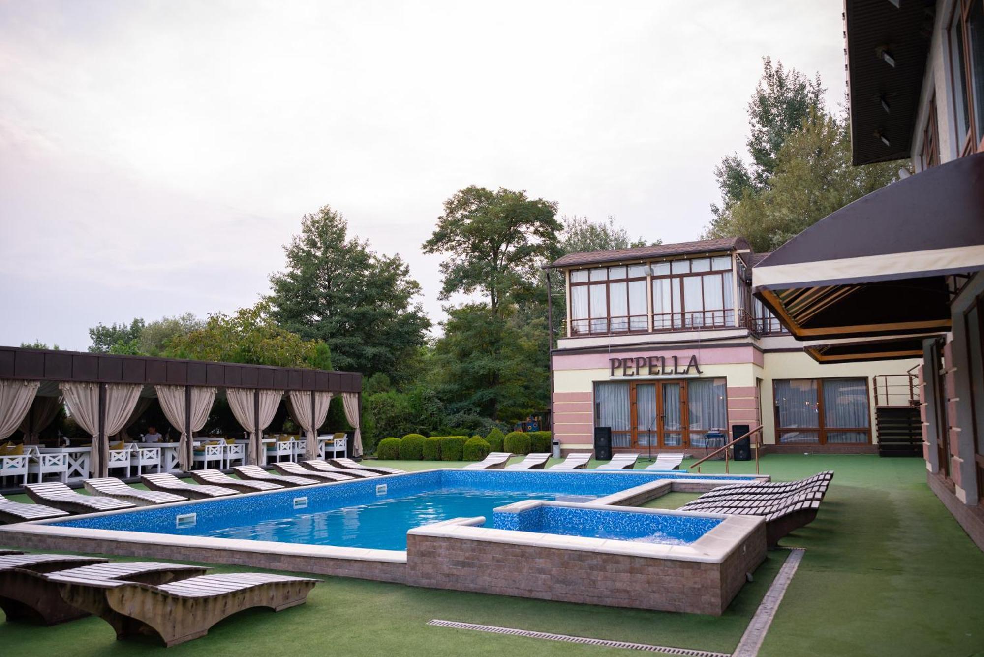Hotel Butterfly Sadove 외부 사진